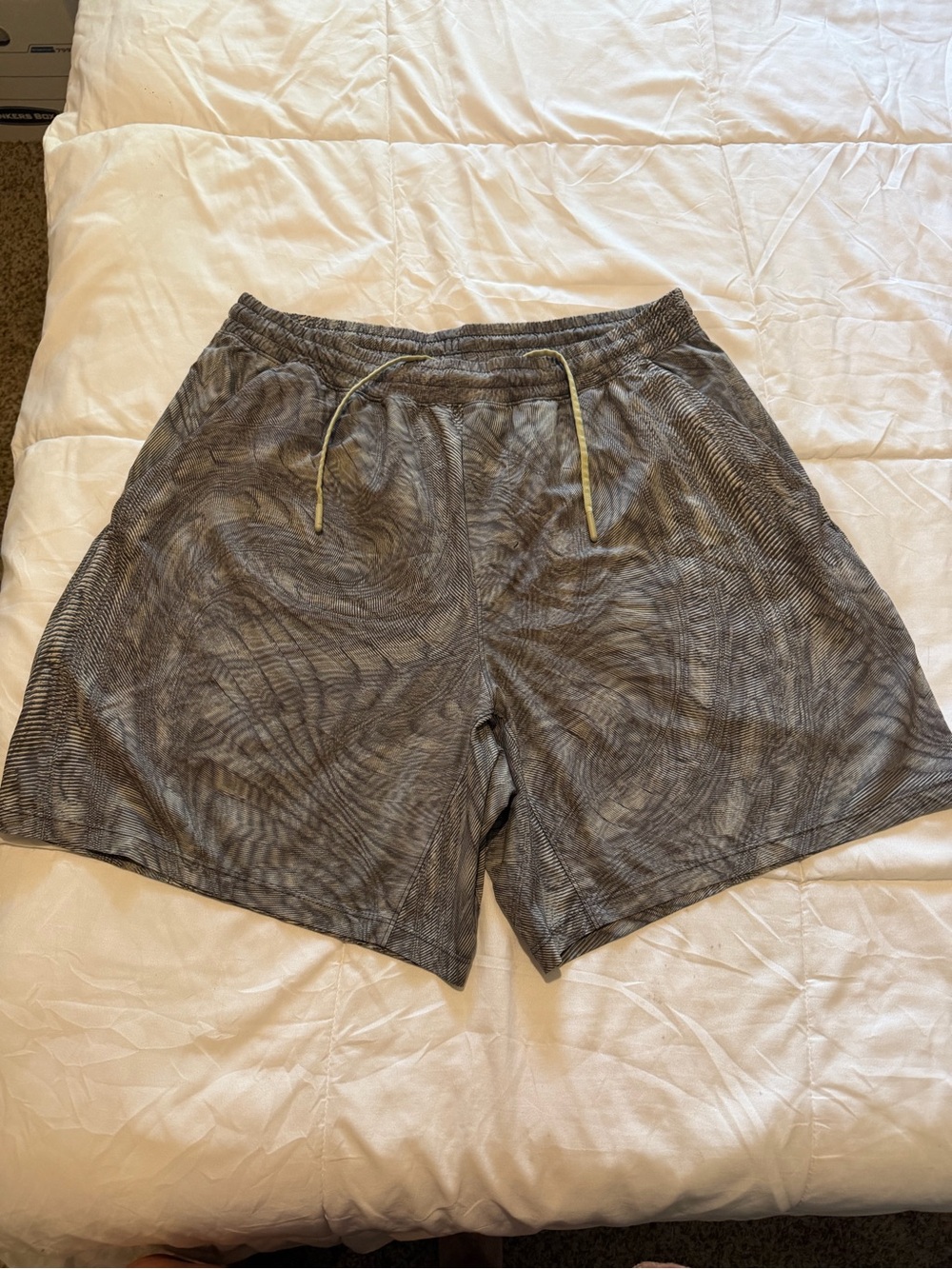 lululemon athletica Men's Athletic Shorts in Gray with light lime Drawstring